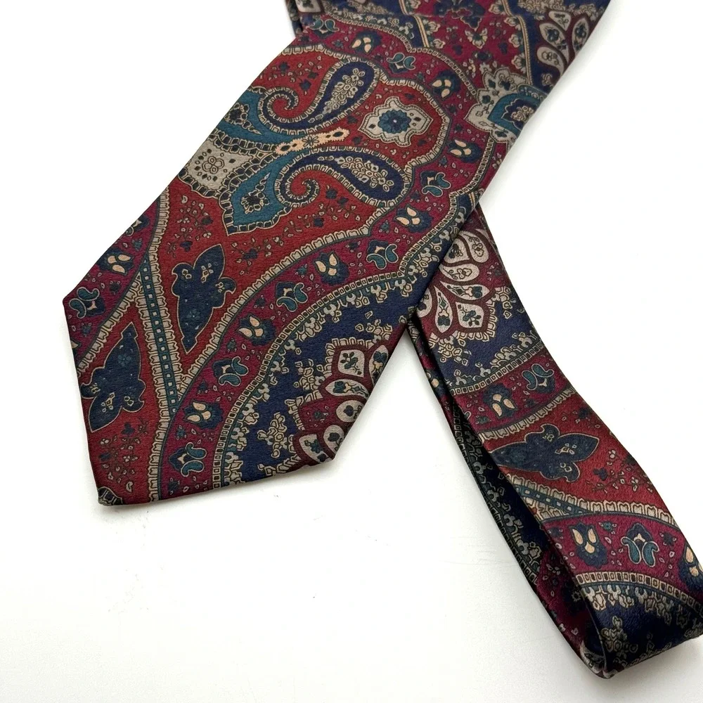 Marcus Neiman Marcus‎ Silk Tie Mens Burgundy Navy Paisley Handmade USA 3.625in